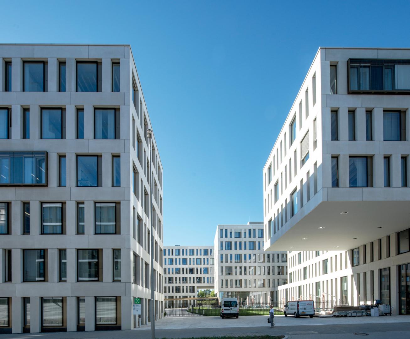 4 Bâtiment administratif au Kirchberg, rue Albert Wehrer - rue Alcide de Gasperi. Phase de conception en association momentanée avec KCAP Architects & Planners et NC & BHAM.