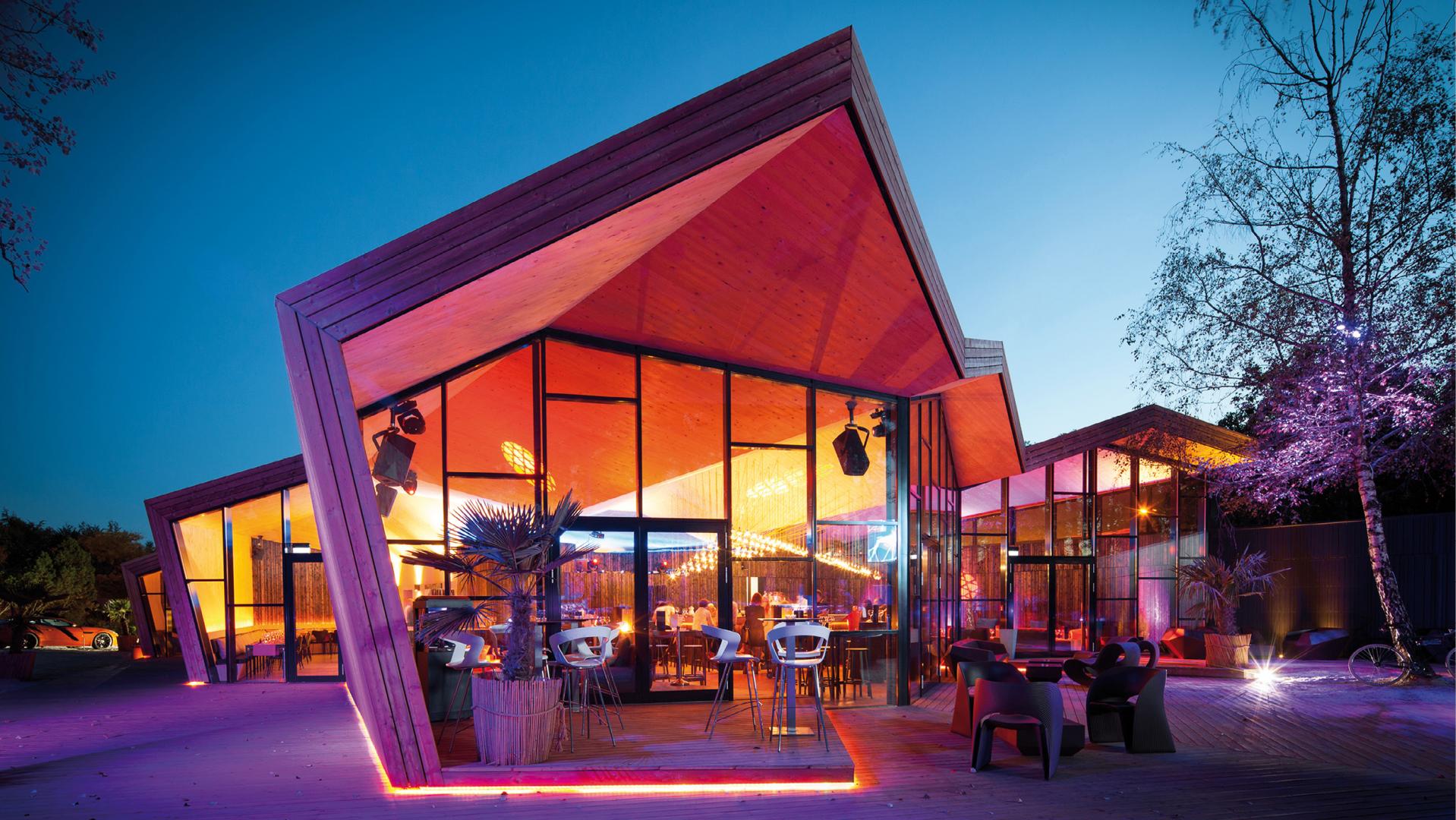 2 BOOS Beach Club Restaurant, Bridel.